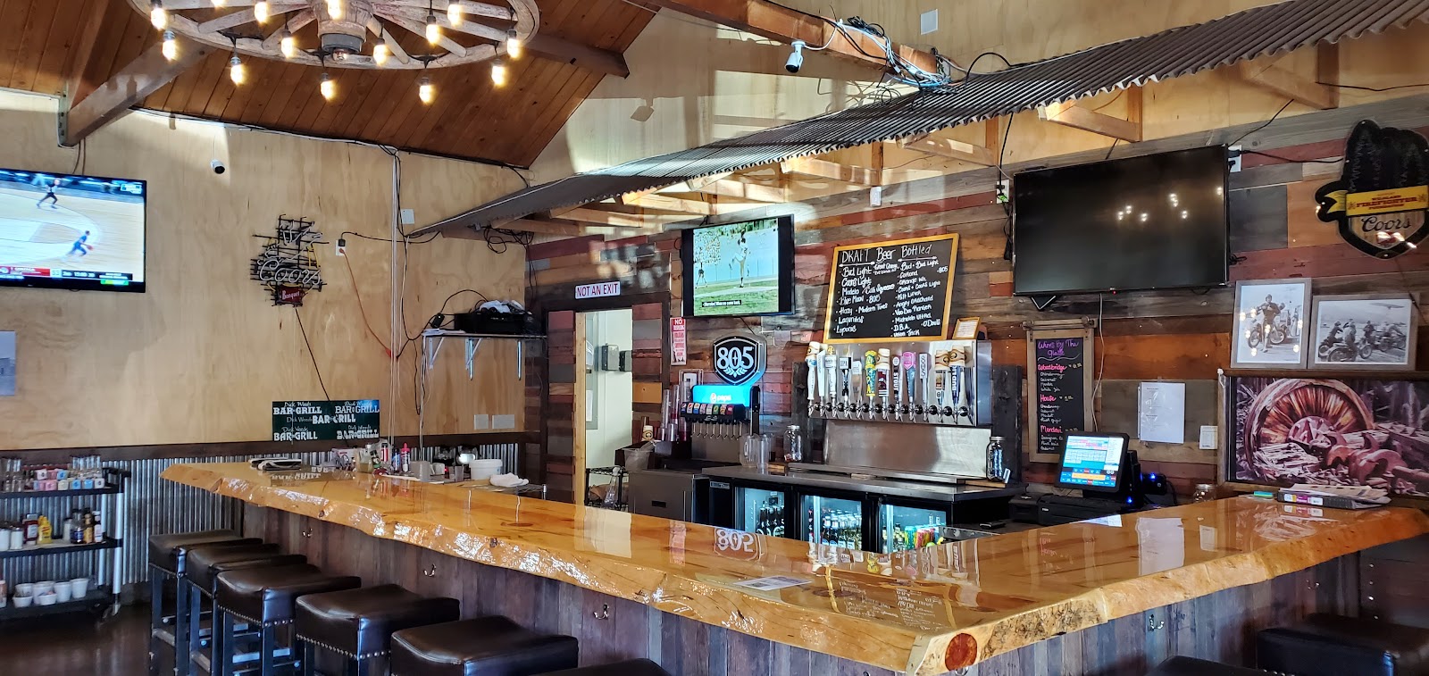Dickweeds Bar — photo