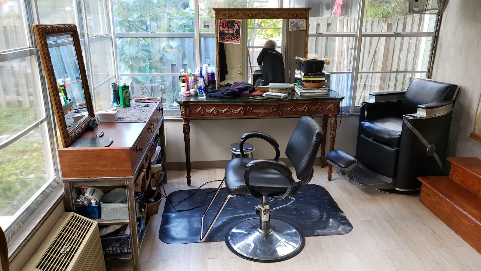 Genies Barber Shop in Mt Clemens